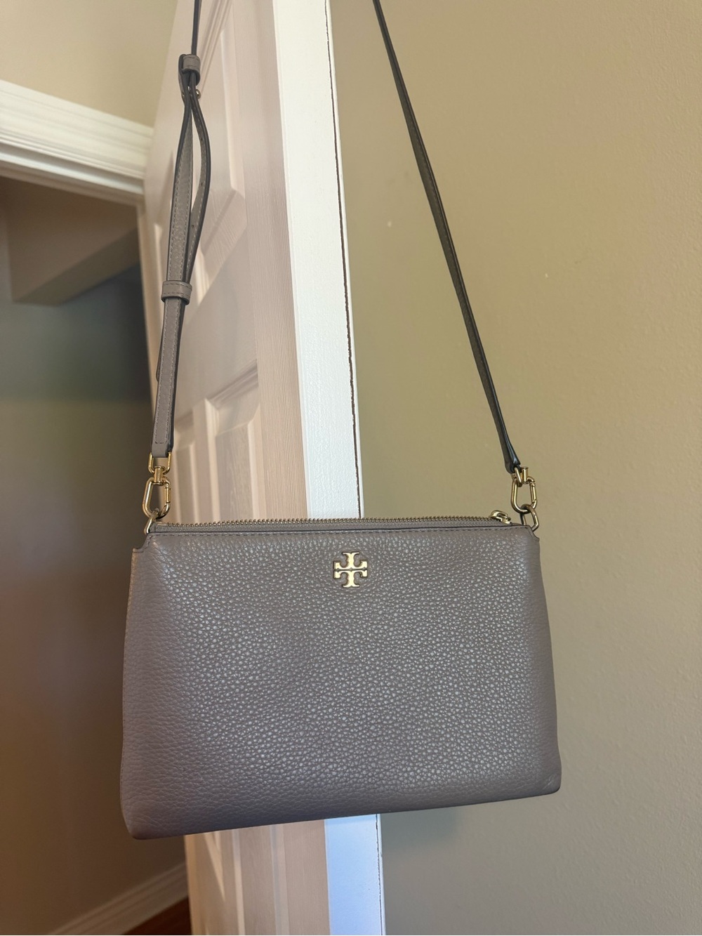Tory Burch Pebbled Leather Crossbody in Taupe Gray with Gold Logo